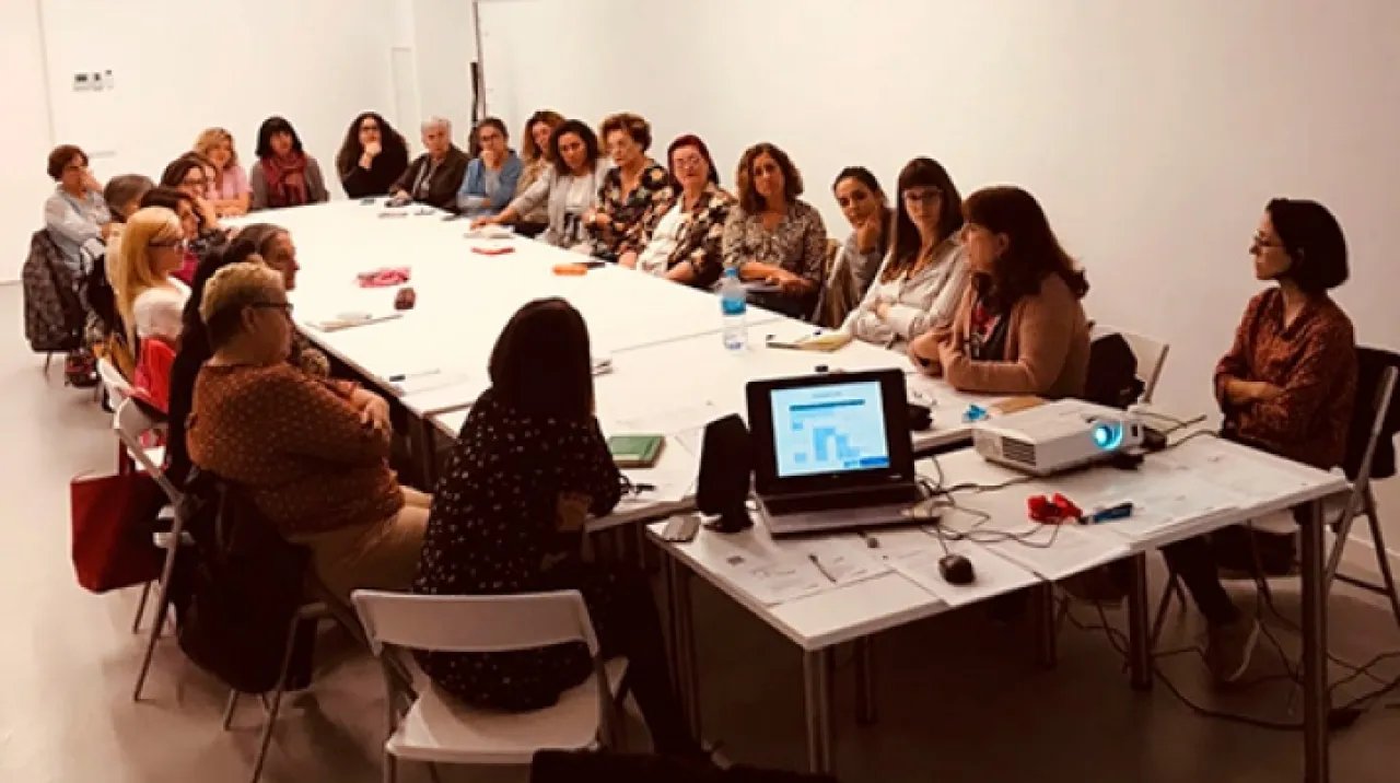  El proper dijous 16 de juny es durà a terme una nova reunió del Consell de Dones del Prat. La sessió servirà per posar sobre la taula i treballar diferents temes però estarà molt enfocada en donar forma a la propera edició de la trobada de Dones. 19a Trobada de Dones La Trobada de Dones és una jornada de periodicitat anual 