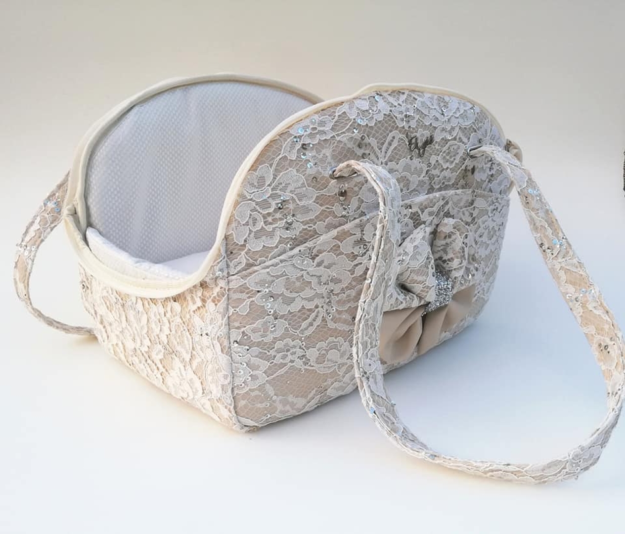 Mistery Bag Paylette Cream Medidas: 36 x 30 x 21 cm.