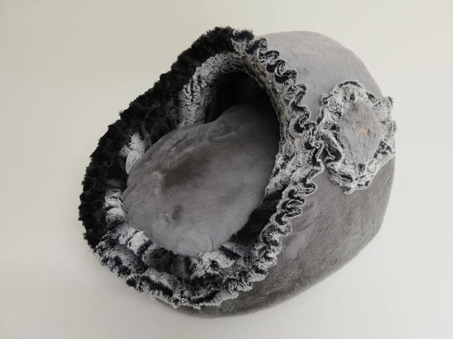 IGLOO ALL PLUCHE GREY Medidas: 50 x 50 cm.  
