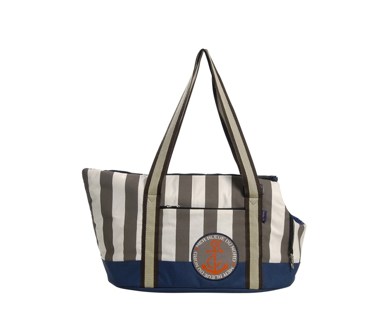 Bolso VOILE  AZUL Bolso de transporte, ligero y muy práctico para los paseos. ¡ Hermoso tejido rayado y escudete ancla para un aspecto ideal para el paseo marítimo! Composición : Tejido: el 20 % algodón el 80 % poliéster. Tejido rayado: el 100 % algodón Longitud       Anchura     Altura    40cm.          24cm.       27cm.