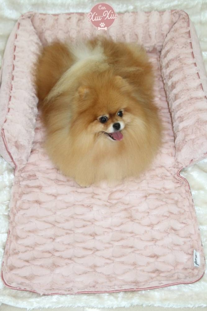  Cama sofá rosa Es una cama ideal para instalar sobre el sofá 60 x 60 cm.