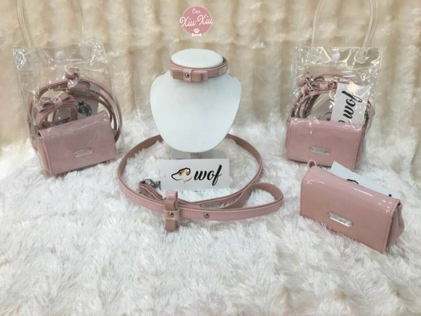 Pink Satin Line Lujoso conjunto de collar, correa y bolso para correa.